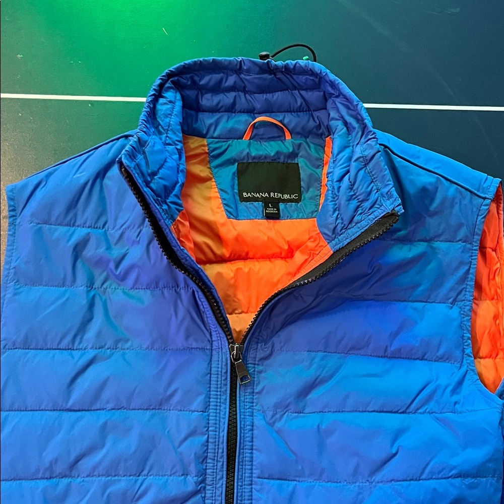 Banana Republic Men's Primaloft Vibrant Blue and Orange Vest size L gently used